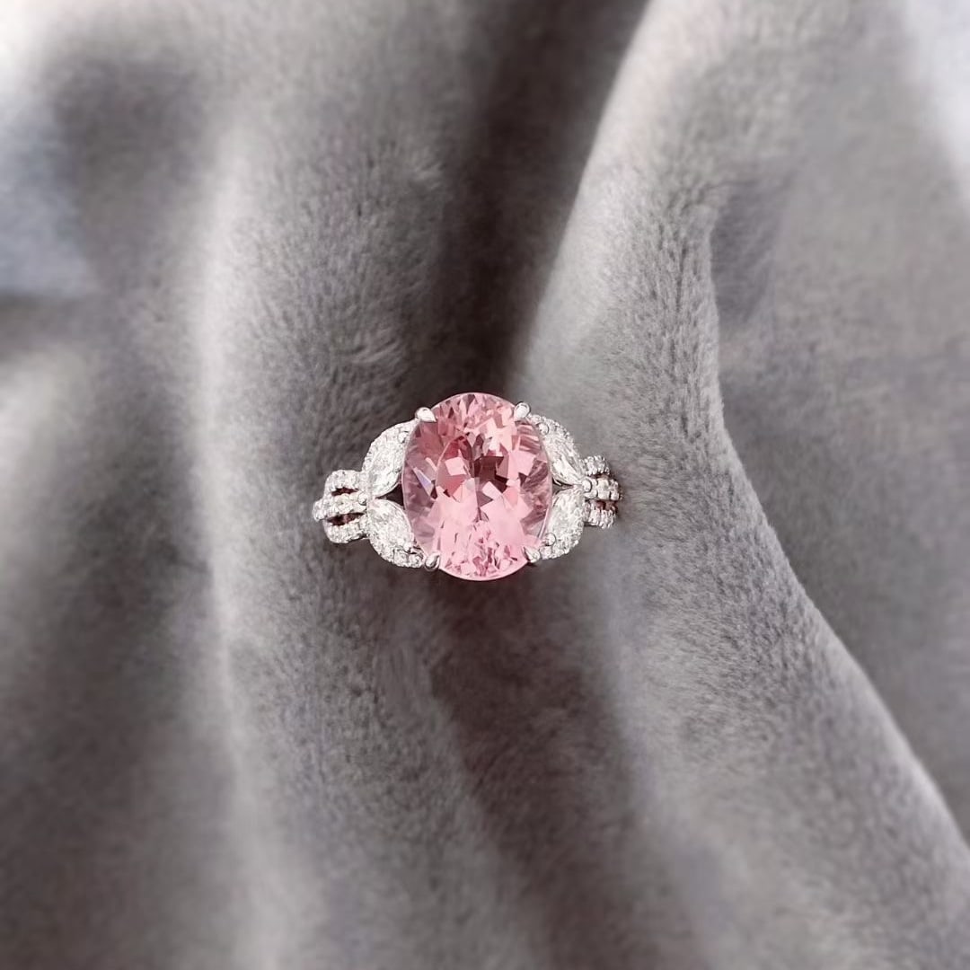 14k Gold 4.22 Ctw Natural Morganite & Diamond Ring: Ref:231059180 // gold content:14k gold // ring size:7. 25us // // main gemstone:morganite // shape:oval // carat weight:3. 56ct // color:pink // treatment:natural // // adjacent gemstone 2 : diamond /