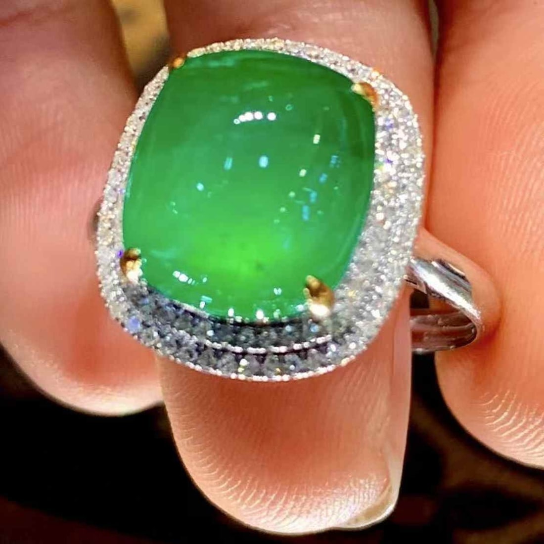 14k Gold 4.6 Ct Natural Emerald & Diamond Ring - 2