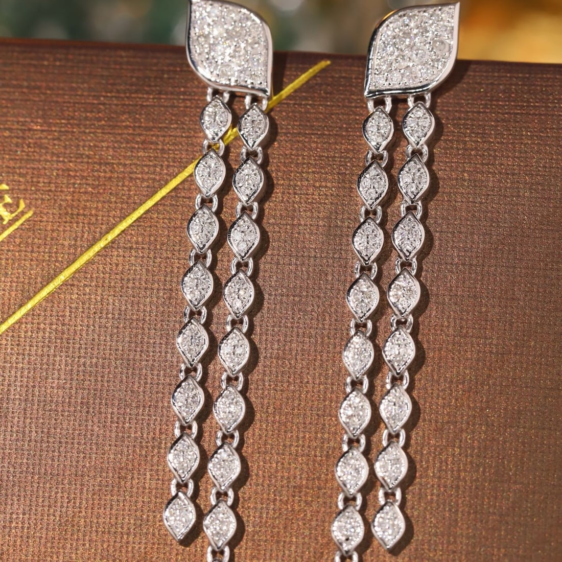 14k Gold 0.66 Ct Natural H Diamond Earrings: Ref:231059207 // gold content:14k gold // main gemstone:diamond // shape:round // carat weight:0. 66ct // clarity grade:vs-si // color:h // treatment:natural // cut grade:g // Condition: NewLow