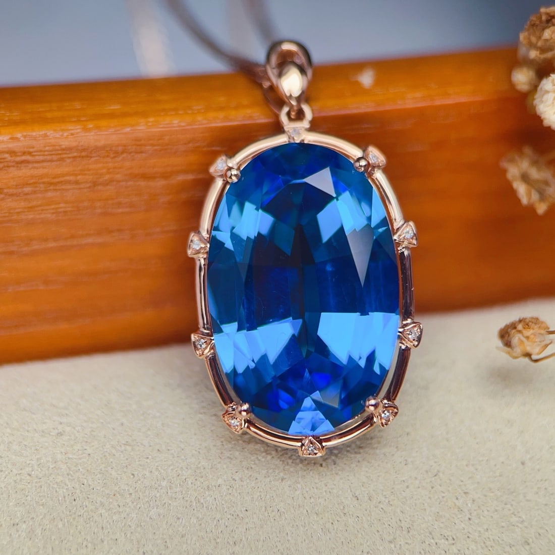 14k Gold 25.83 Ctw Natural Topaz & Diamond Pendant( Without Chain ): Ref:231059218 // gold content:14k gold // main gemstone:topaz // shape:oval // carat weight:25. 8ct // color:blue // treatment:natural // // adjacent gemstone 2 : diamond // number of stones:10 //
