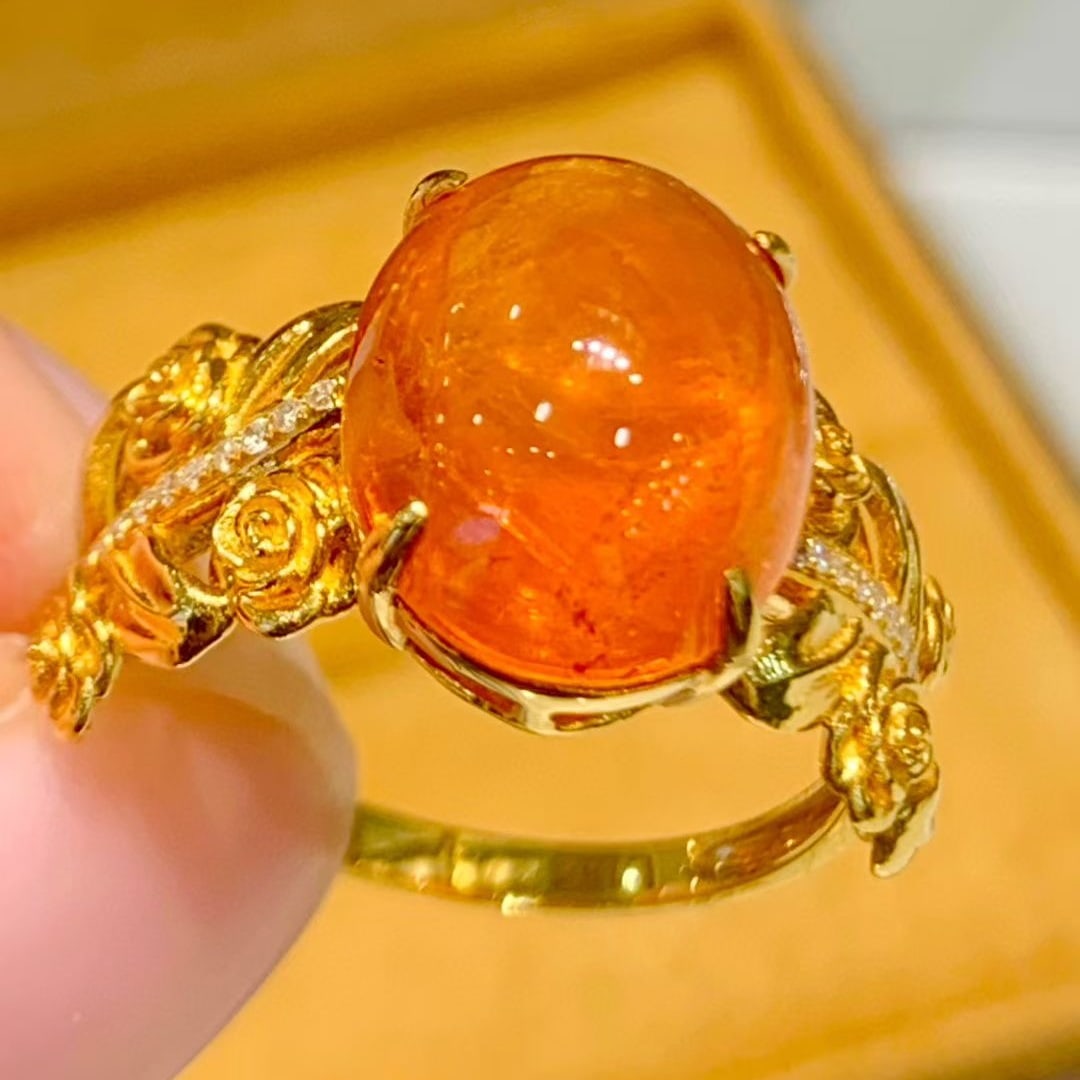 14k Gold 7.8 Ct Natural Spessartine & Diamond Ring: Ref:231059221 // gold content:14k gold // ring size:7. 25us // // main gemstone:spessartine // shape:oval // carat weight:7. 8ct // color:orange // treatment:natural // // adjacent gemstone 2 : diamon