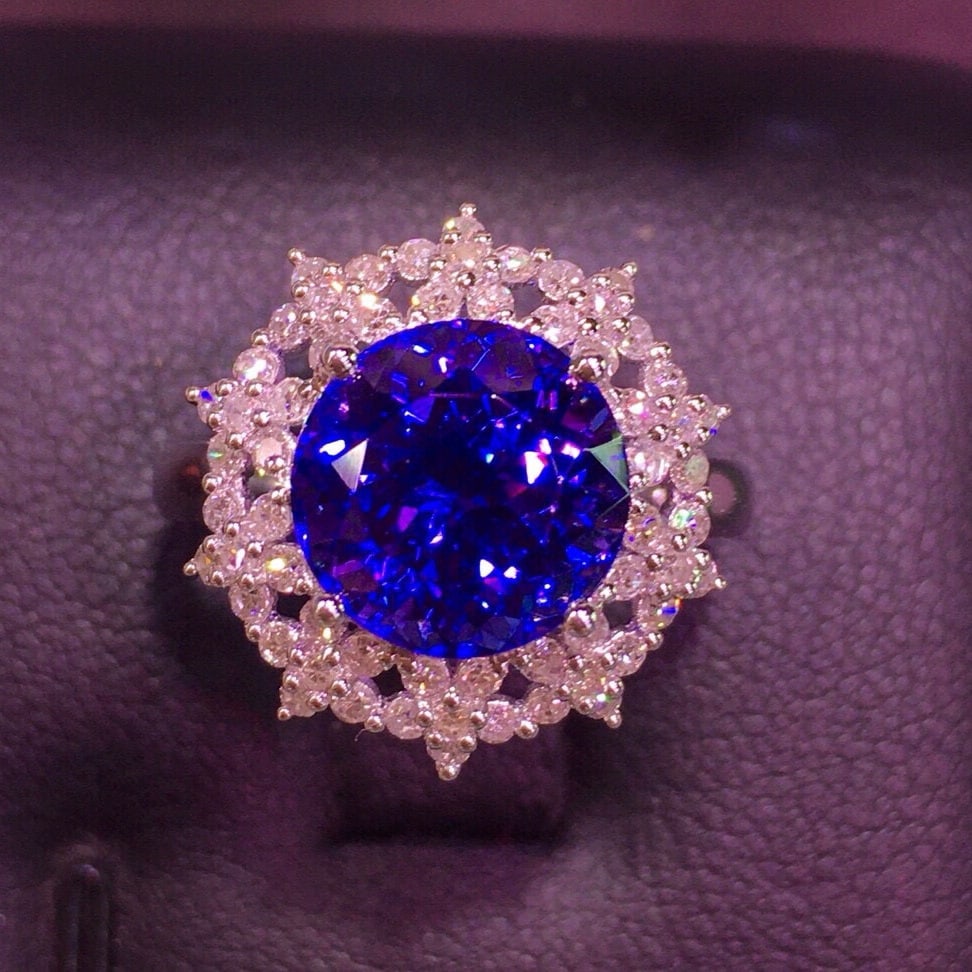 14k Gold 4.85 Ct Natural Tanzanite & Diamond Ring: Ref:231059229 // gold content:14k gold // ring size:7. 25us // // main gemstone:tanzanite // shape:round // carat weight:4. 85ct // color:blue // treatment:natural // cut grade:g // // adjacent