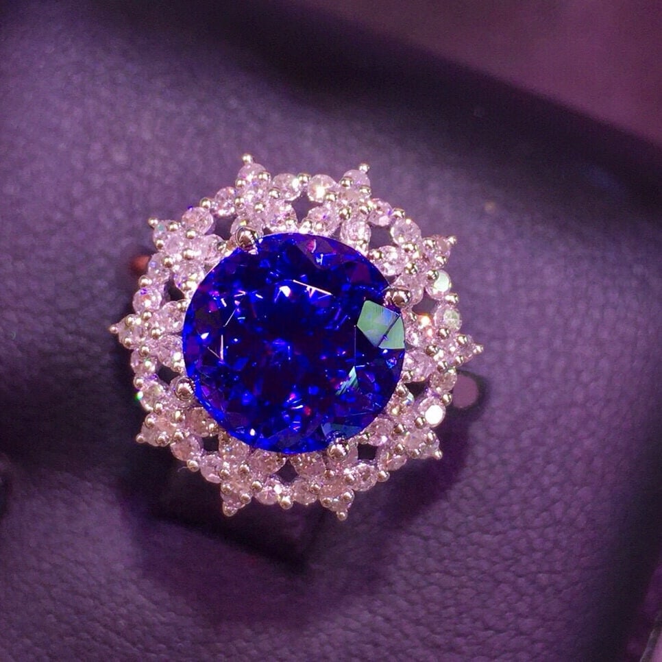 14k Gold 4.85 Ct Natural Tanzanite & Diamond Ring - 2