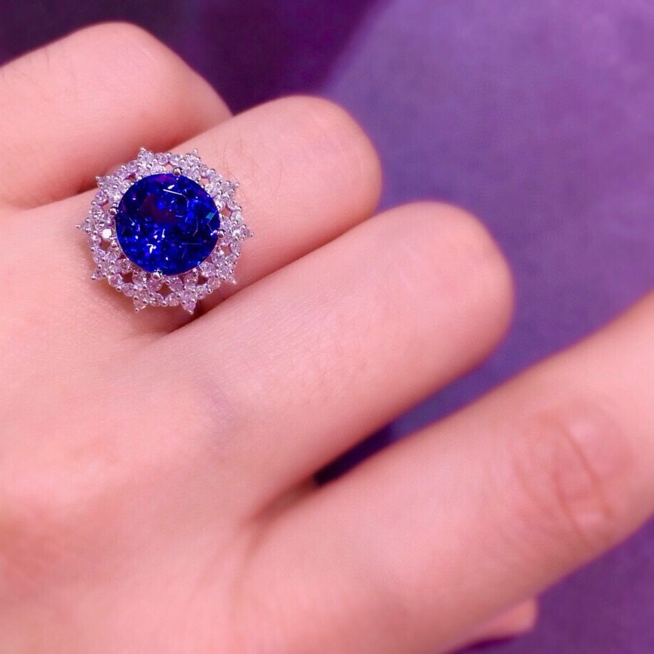 14k Gold 4.85 Ct Natural Tanzanite & Diamond Ring - 7