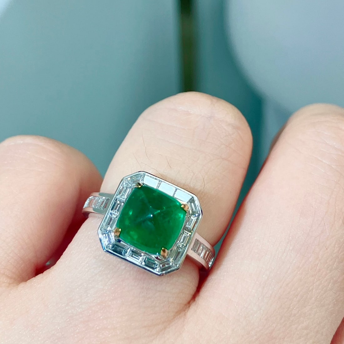 14k Gold 4.58 Ctw Vivid Green Natural Emerald & Diamond Ring - 7