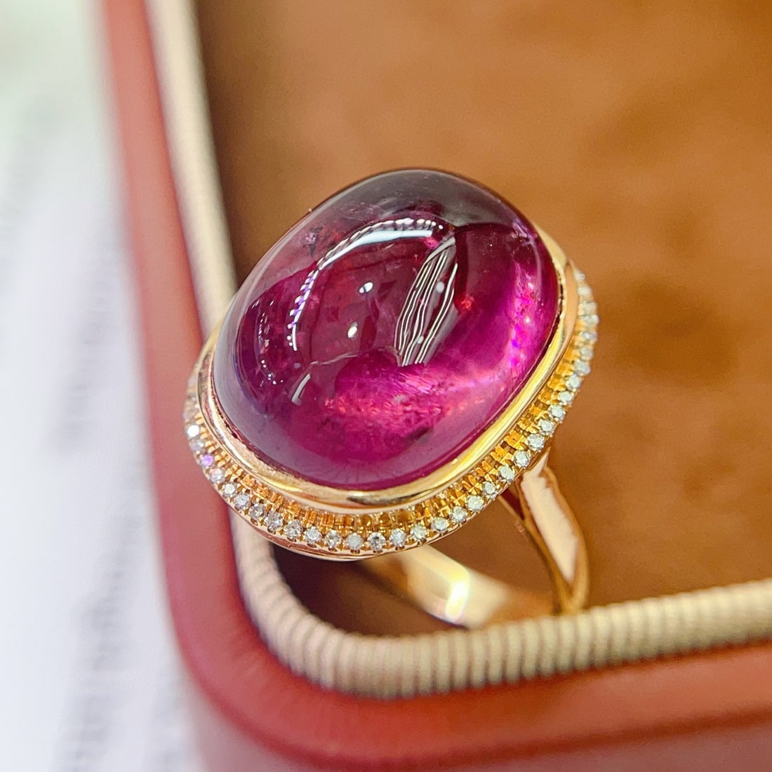 14k Gold 14.00 Ct Natural Tourmaline & Diamond Ring: Ref:231060018 // gold content:14k gold // ring size:7. 25us // // main gemstone:tourmaline // shape:oval // carat weight:14. 00ct // color:red // treatment:natural // // adjacent gemstone 2 :