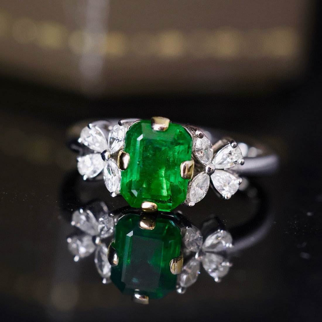 14k Gold 2.21 Ctw Vivid Green Natural Emerald & Diamond Ring: Ref:231060043 // gold content:14k gold // ring size:7. 25us // // main gemstone:emerald // shape:octagonal // carat weight:1. 89ct // color:vivid green // treatment:natural // // adjacent gemstone