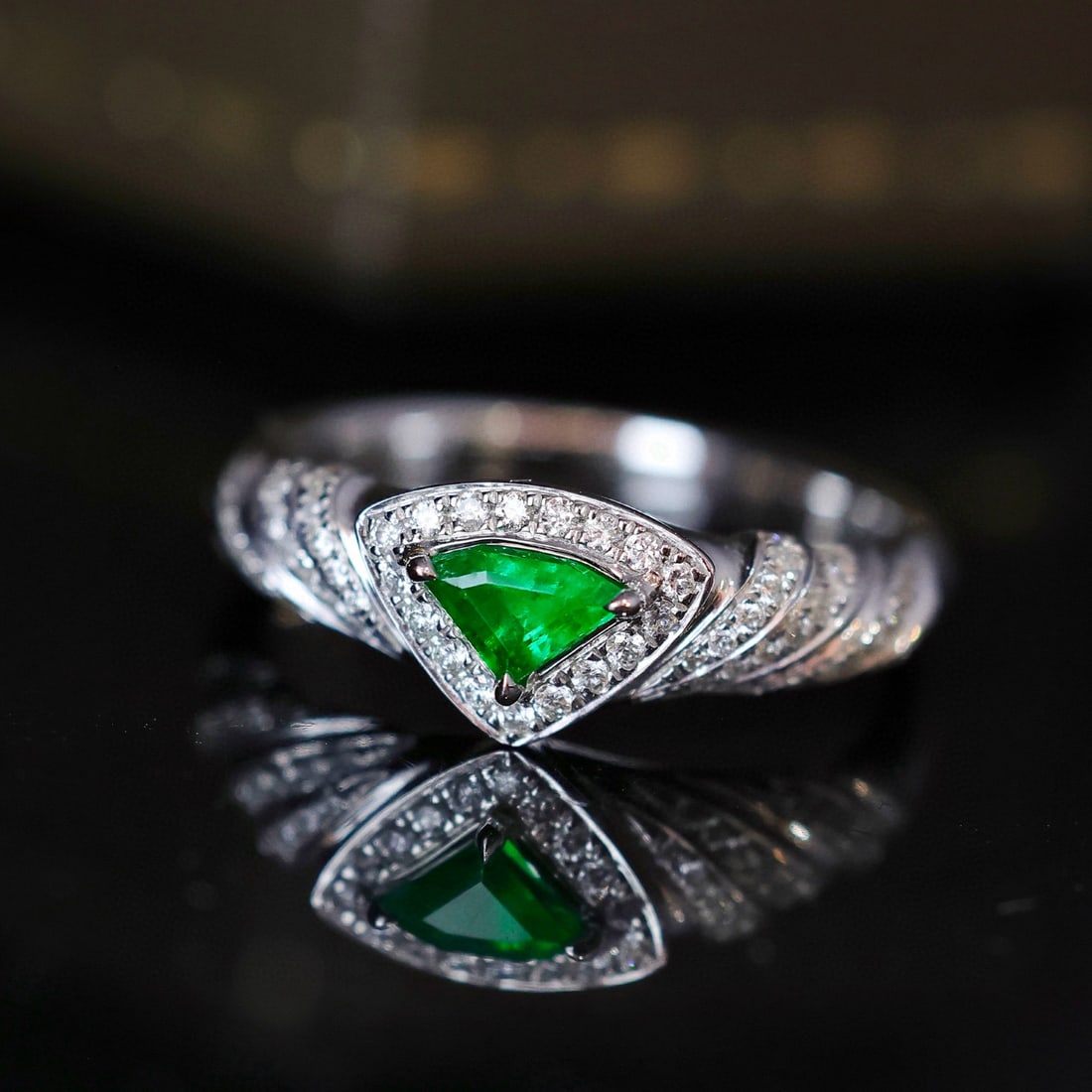 14k Gold 0.47 Ctw Vivid Green Natural Emerald & Diamond Ring: Ref:231060054 // gold content:14k gold // ring size:7. 25us // // main gemstone:emerald // shape:other // carat weight:0. 27ct // color:vivid green // treatment:natural // // adjacent gemstone 2 :