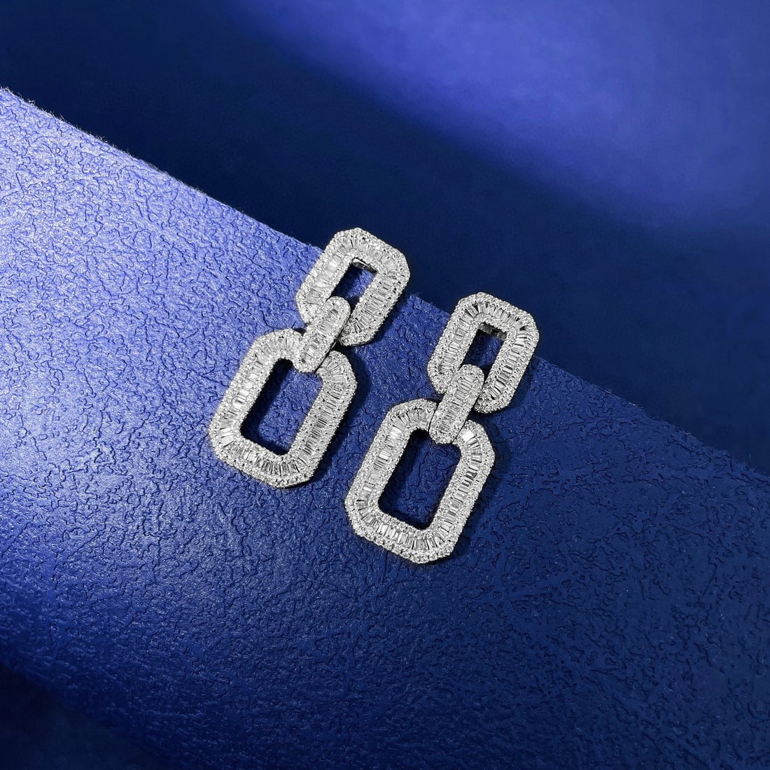 14k Gold 0.92 Ctw Natural H Diamond Earrings: Ref:231060063 // gold content:14k gold // main gemstone:diamond // shape:baguette // carat weight:0. 54ct // clarity grade:vs-si // color:h // treatment:natural // // adjacent gemstone 2 : diamond