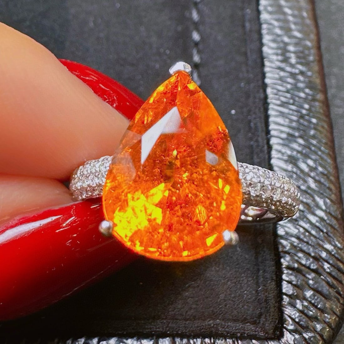 14k Gold 7.06 Ct Natural Spessartine & Diamond Ring: Ref:231060072 // gold content:14k gold // ring size:7. 25us // // main gemstone:spessartine // shape:pear // carat weight:7. 06ct // color:orange // treatment:natural // // adjacent gemstone 2 :