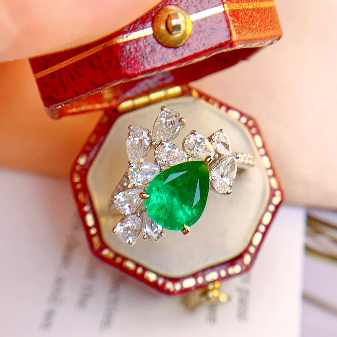 14k Gold 2.00 Ct Vivid Green Natural Emerald & Diamond Ring - 3