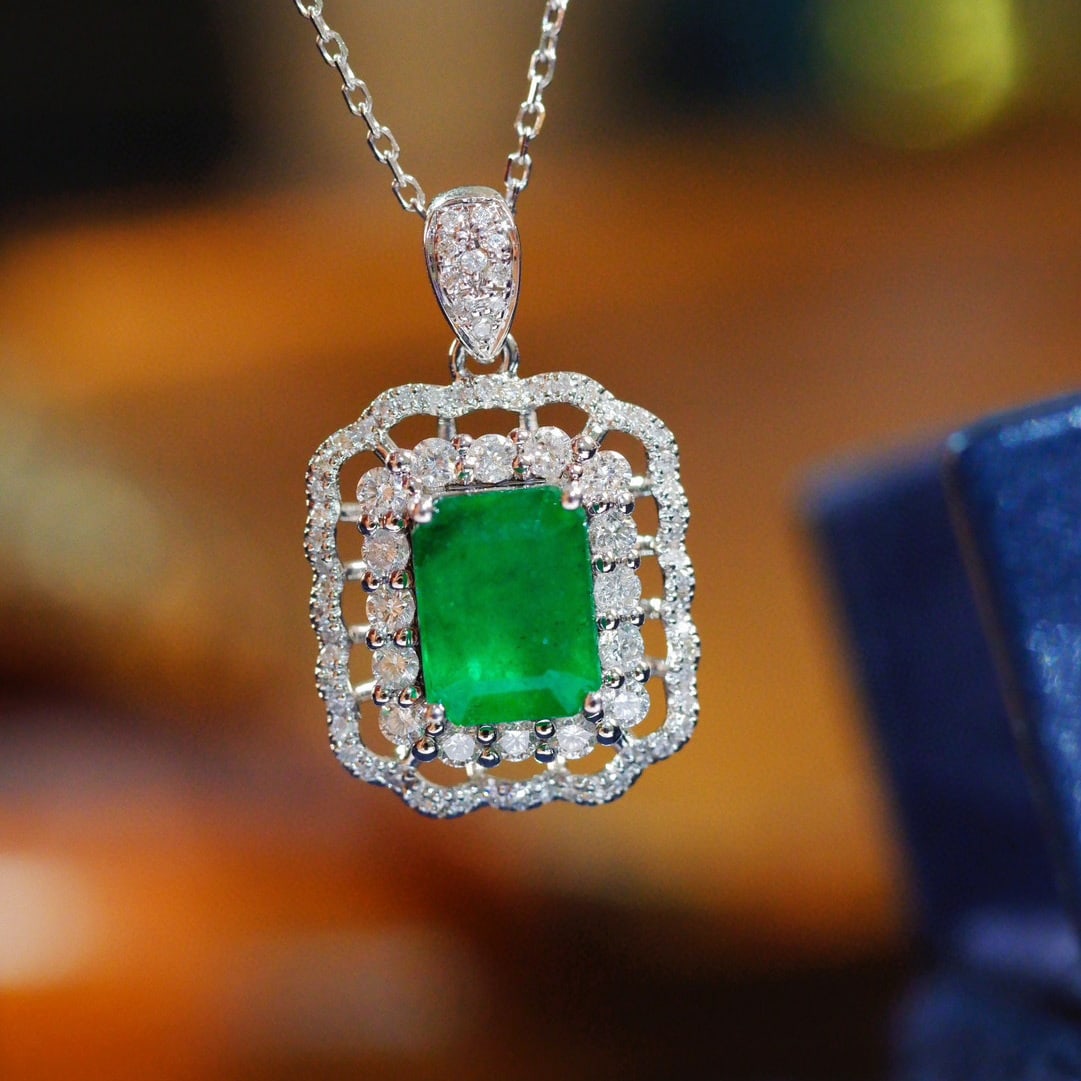 14k Gold 2.15 Ctw Vivid Green Natural Emerald & Diamond Necklace: Ref:231060086 // gold content:14k gold // main gemstone:emerald // shape:octagonal // carat weight:1. 66ct // color:vivid green // treatment:natural // // adjacent gemstone 2 : diamond //