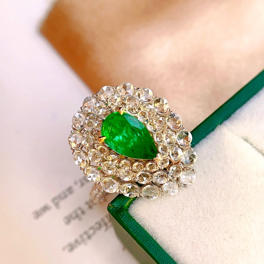 14k Gold 1.10 Ct Vivid Green Natural Emerald & Diamond Ring - 2