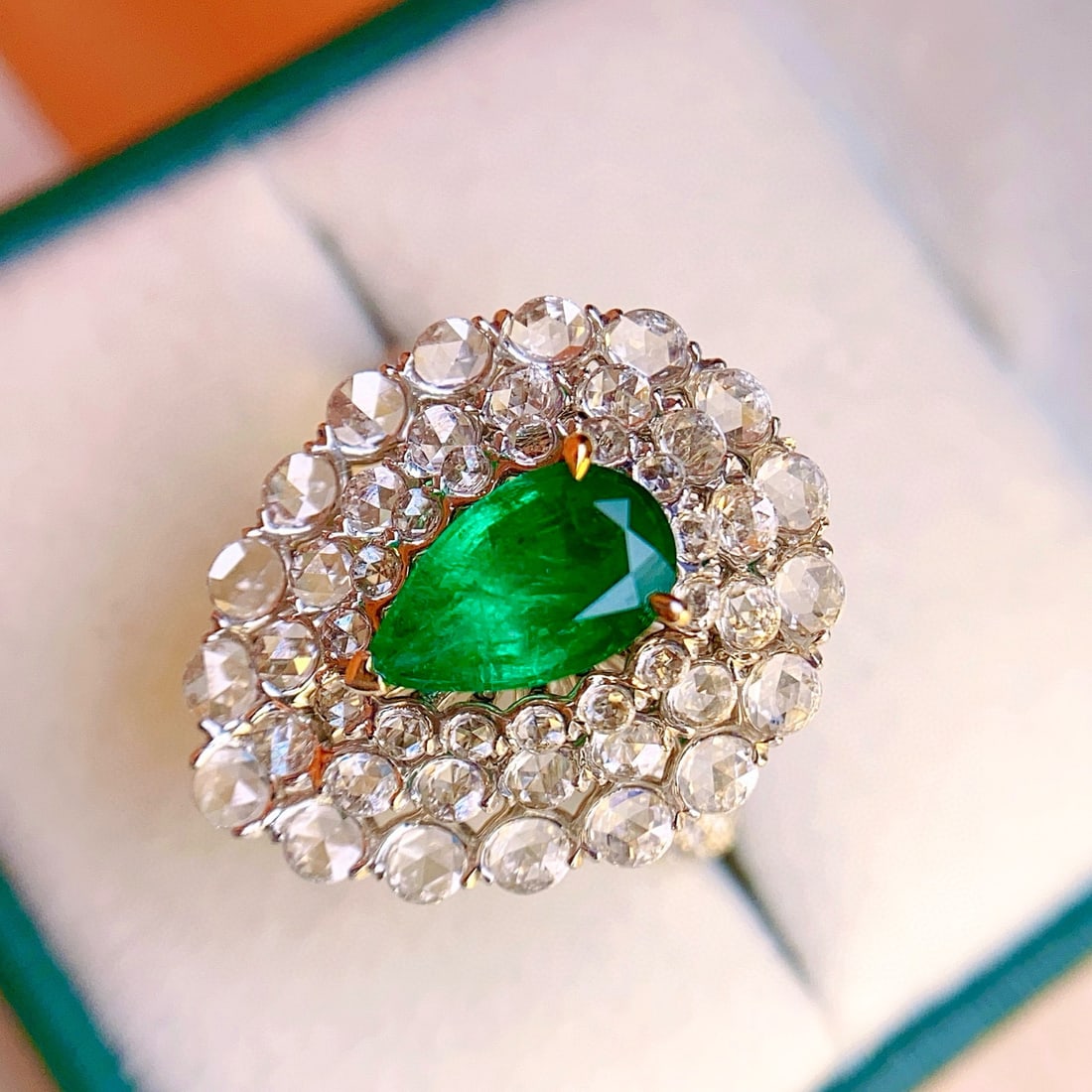 14k Gold 1.10 Ct Vivid Green Natural Emerald & Diamond Ring - 4