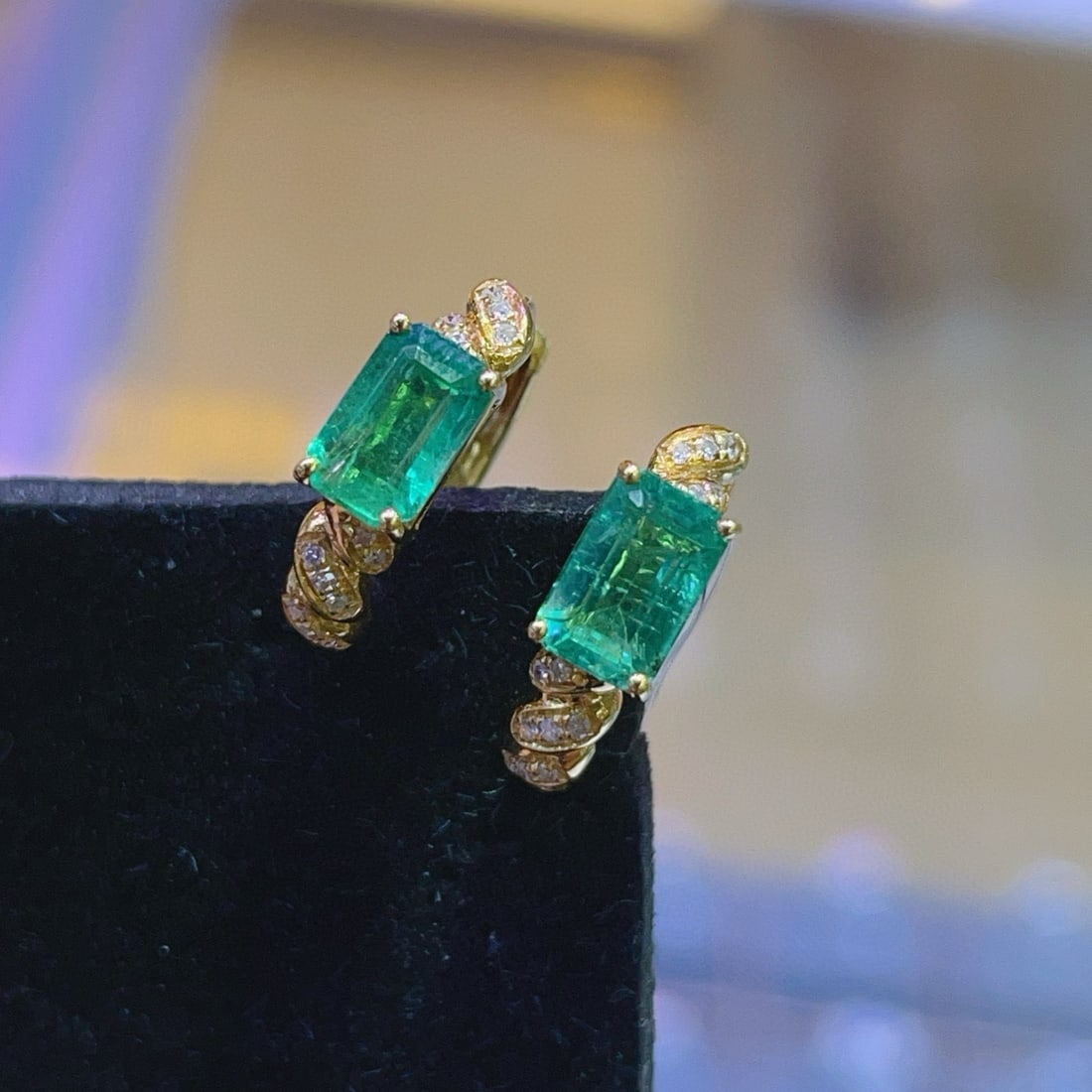14k Gold 1.05 Ct Natural Emerald & Diamond Earrings - 3