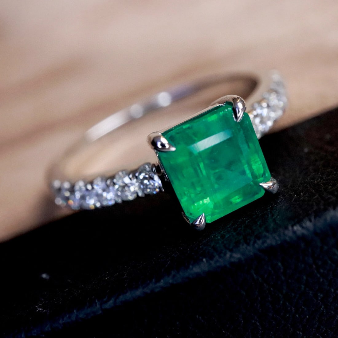 14k Gold 1.51 Ctw Vivid Green Natural Emerald & Diamond Ring - 3