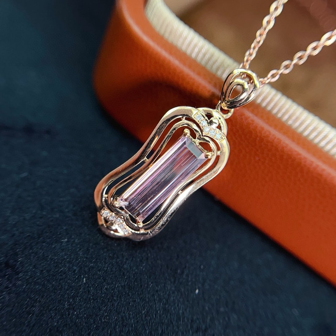 14k Gold 1.50 Ct Natural Tourmaline & Diamond Pendant( Without Chain ): Ref:231060112 // gold content:14k gold // main gemstone:tourmaline // shape:octagonal // carat weight:1. 50ct // color:pink // treatment:natural // // adjacent gemstone 2 : diamond // number of