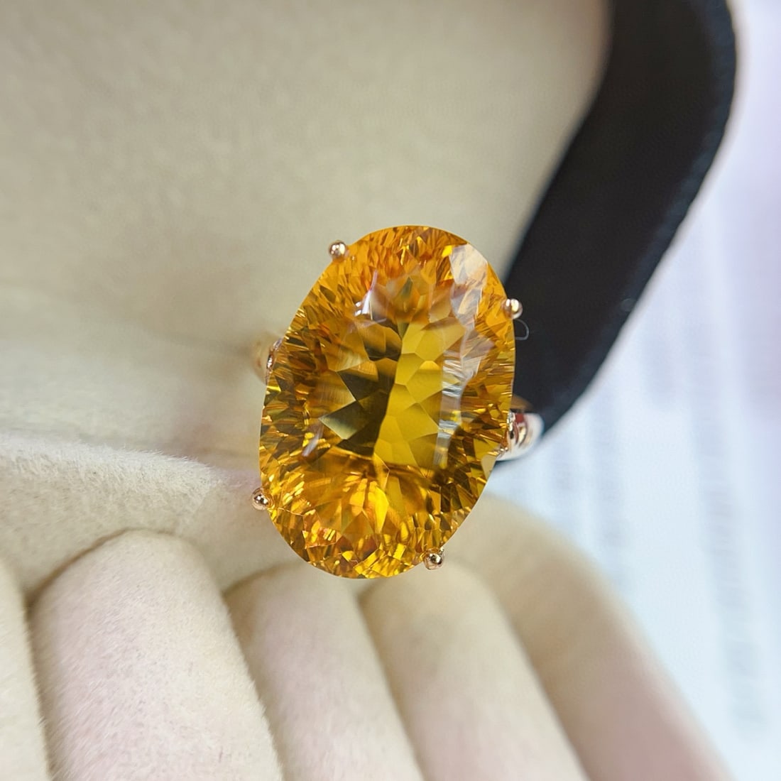 14k Gold 13.40 Ct Natural Citrine & Diamond Ring: Ref:231060117 // gold content:14k gold // ring size:7. 25us // // main gemstone:citrine // shape:oval // carat weight:13. 40ct // color:yellow // treatment:natural // // adjacent gemstone 2 :