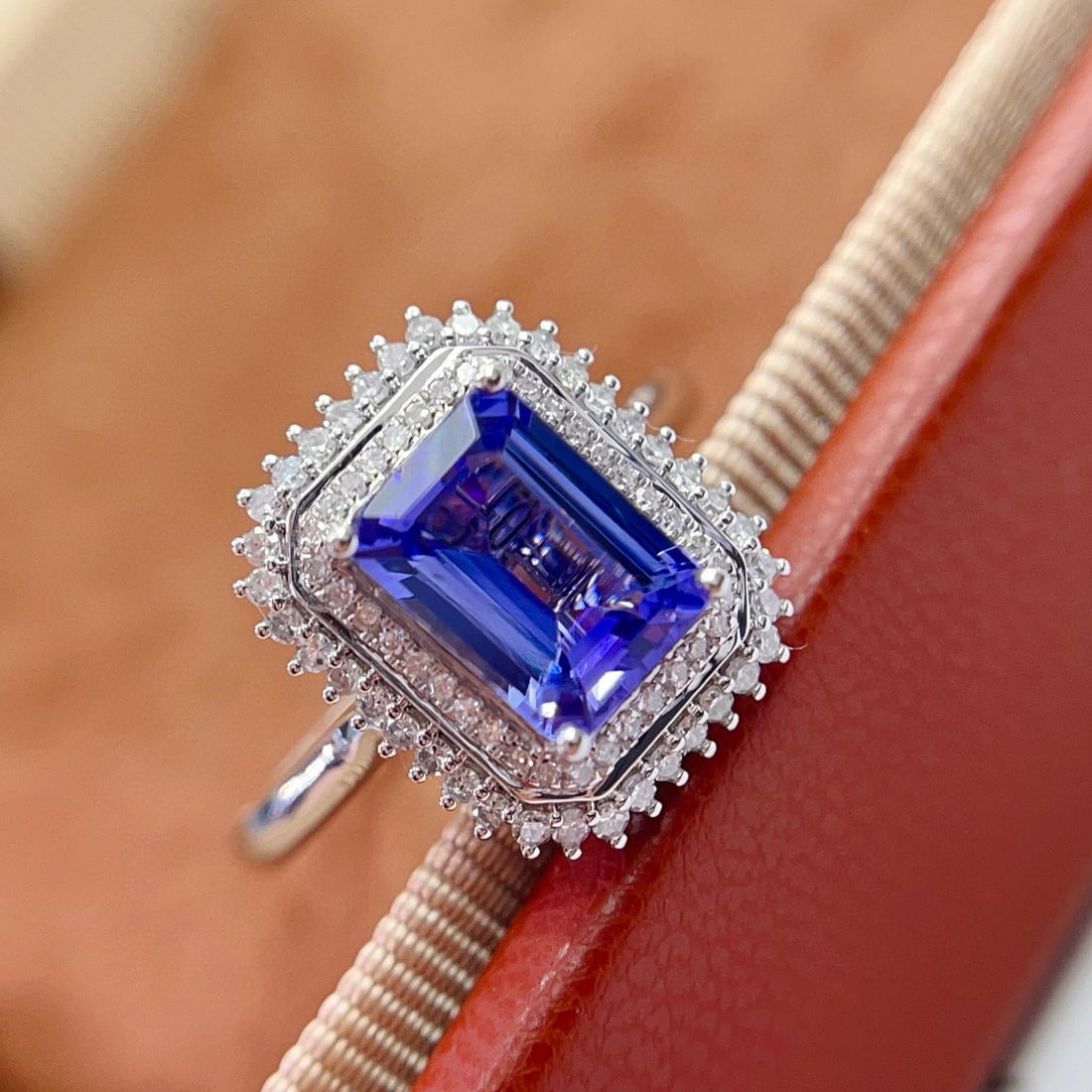 14k Gold 1.80 Ct Natural Tanzanite & Diamond Ring/pendant( Without Chain ): Ref:231060132 // gold content:14k gold // ring size:7. 25us // // main gemstone:tanzanite // shape:octagonal // carat weight:1. 80ct // color:blue // treatment:natural // // adjacent gemstone 2 :