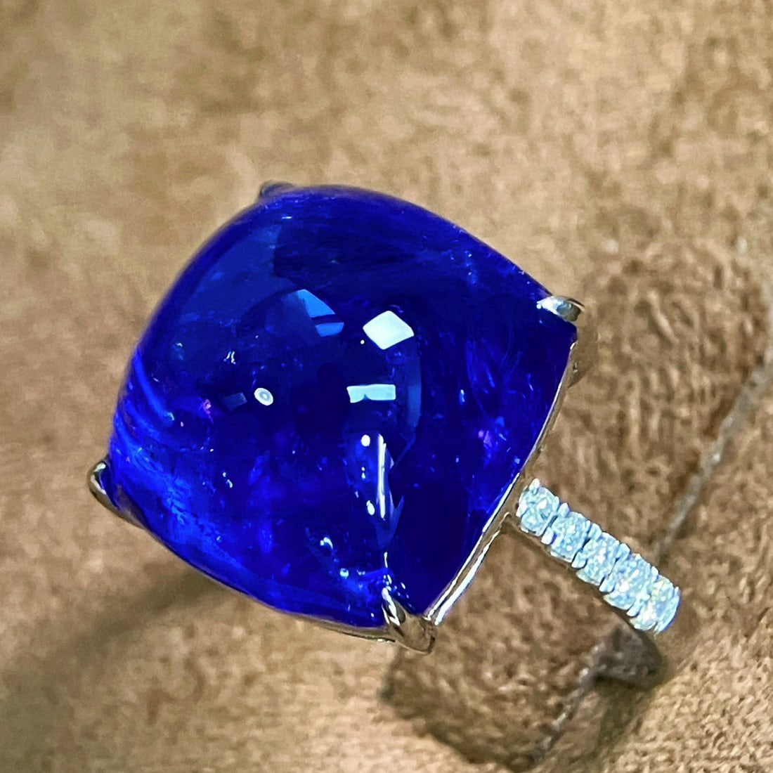 14k Gold 16.80 Ctw Natural Tanzanite & Diamond Ring - 2