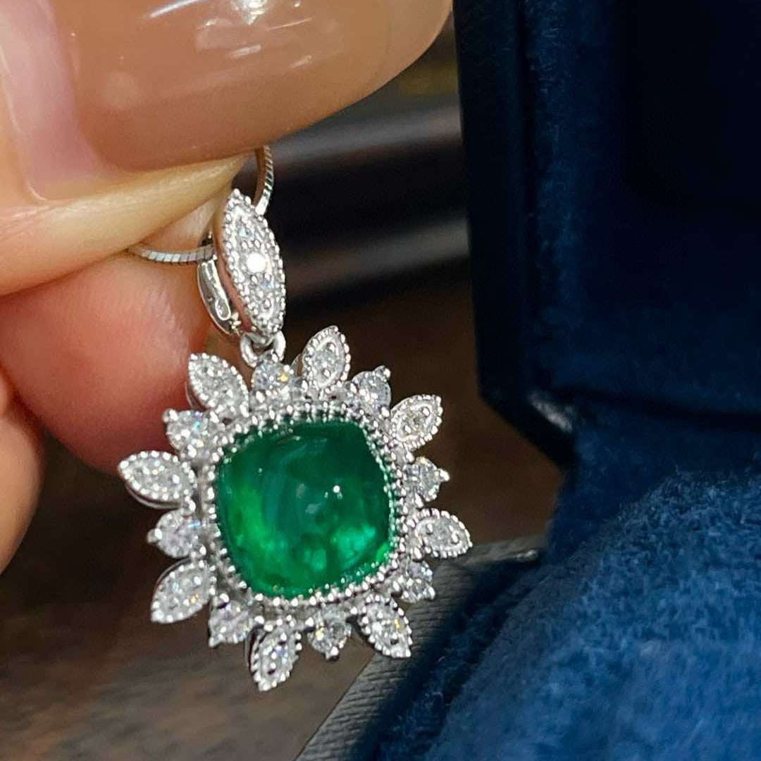 14k Gold 2.98 Ctw Vivid Green Natural Emerald & Diamond Pendant( Without Chain ): Ref:231060138 // gold content:14k gold // main gemstone:emerald // shape:sugar-loaf // carat weight:2. 62ct // color:vivid green // treatment:natural // // adjacent gemstone 2 : diamond // shape:round