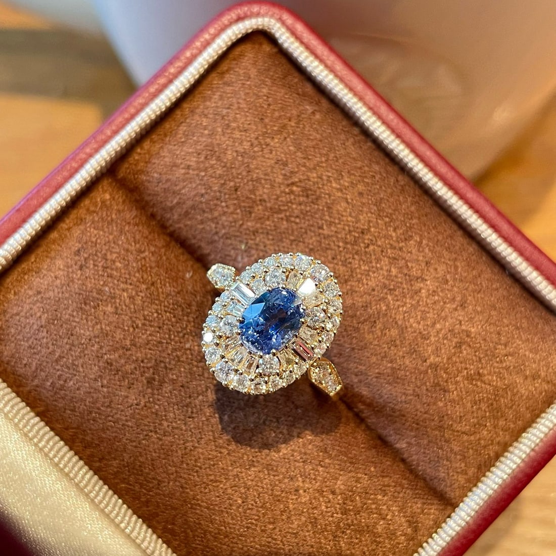 14k Gold 1.02 Ct Natural Sapphire & Diamond Ring: Ref:231060145 // gold content:14k gold // ring size:7. 25us // // main gemstone:sapphire // shape:oval // carat weight:1. 02ct // color:blue // treatment:natural // // adjacent gemstone 2 :