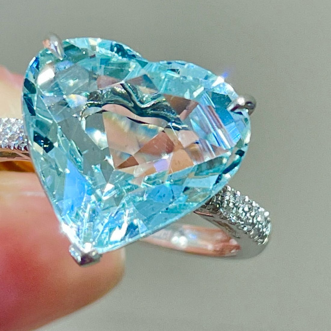 14k Gold 6.8 Ct Natural Aquamarine & Diamond Ring - 4