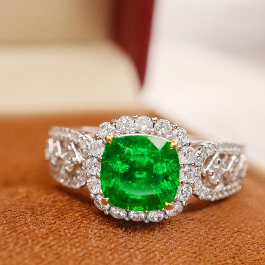 14k Gold 1.71 Ctw Vivid Green Natural Emerald & Diamond Ring - 3
