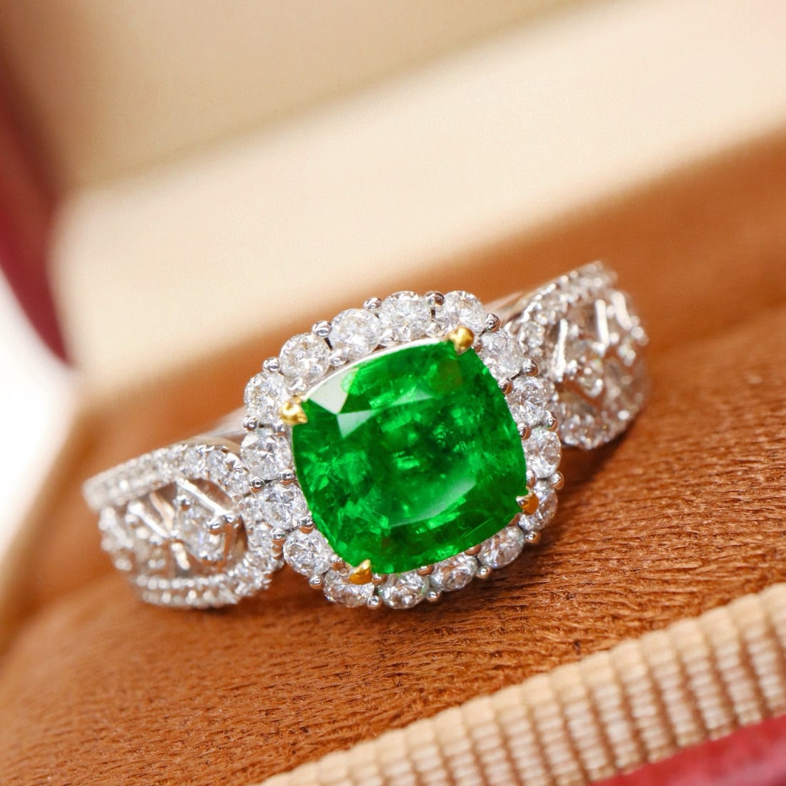 14k Gold 1.71 Ctw Vivid Green Natural Emerald & Diamond Ring - 4