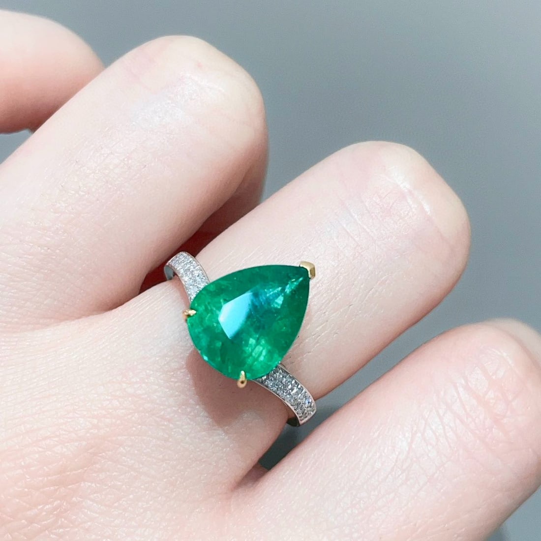 14k Gold 3.17 Ct Vivid Green Natural Emerald & Diamond Ring - 6