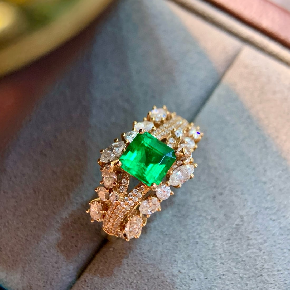14k Gold 1.75 Ctw Vivid Green Natural Emerald & Diamond Ring: Ref:231060180 // gold content:14k gold // ring size:7. 25us // // main gemstone:emerald // shape:octagonal // carat weight:0. 89ct // color:vivid green // treatment:natural // // adjacent gemstone 2 :