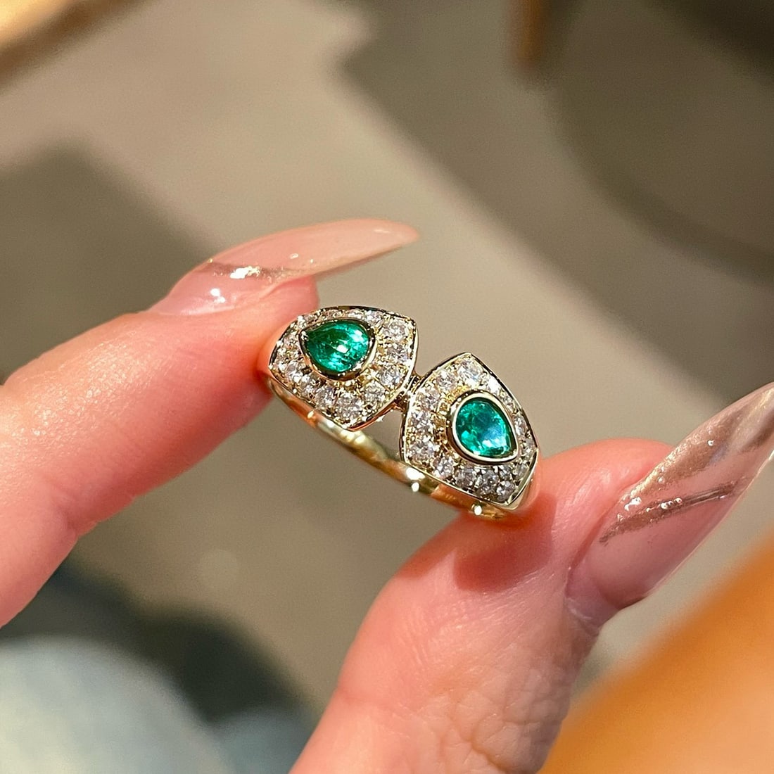 14k Gold 0.3 Ct Vivid Green Natural Emerald & Diamond Ring - 4