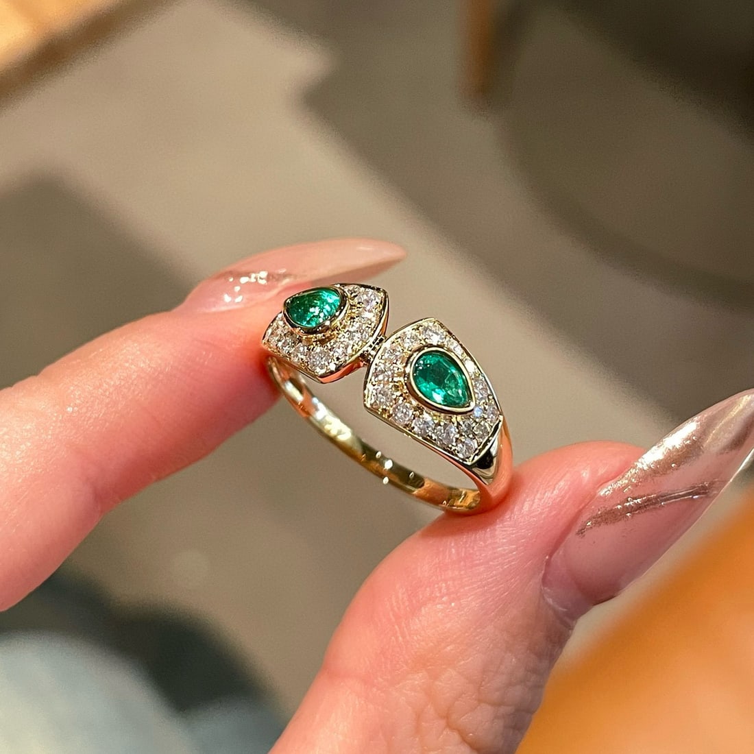 14k Gold 0.3 Ct Vivid Green Natural Emerald & Diamond Ring - 5