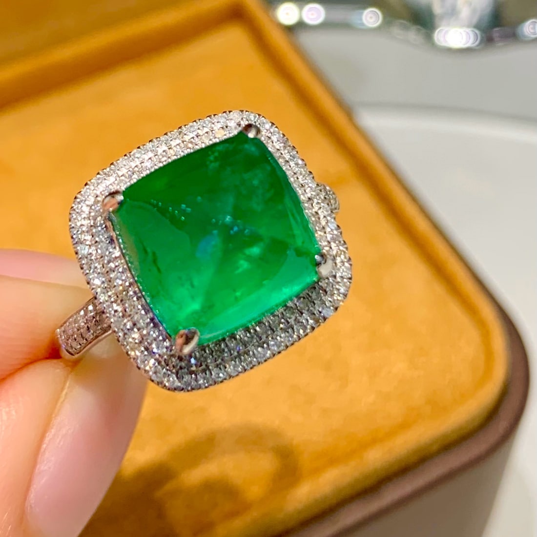 14k Gold 6 Ct Vivid Green Natural Emerald & Diamond Ring: Ref:231060184 // gold content:14k gold // ring size:7. 25us // // main gemstone:emerald // shape:sugar-loaf // carat weight:6ct // color:vivid green // treatment:natural // // adjacent gemstone 2