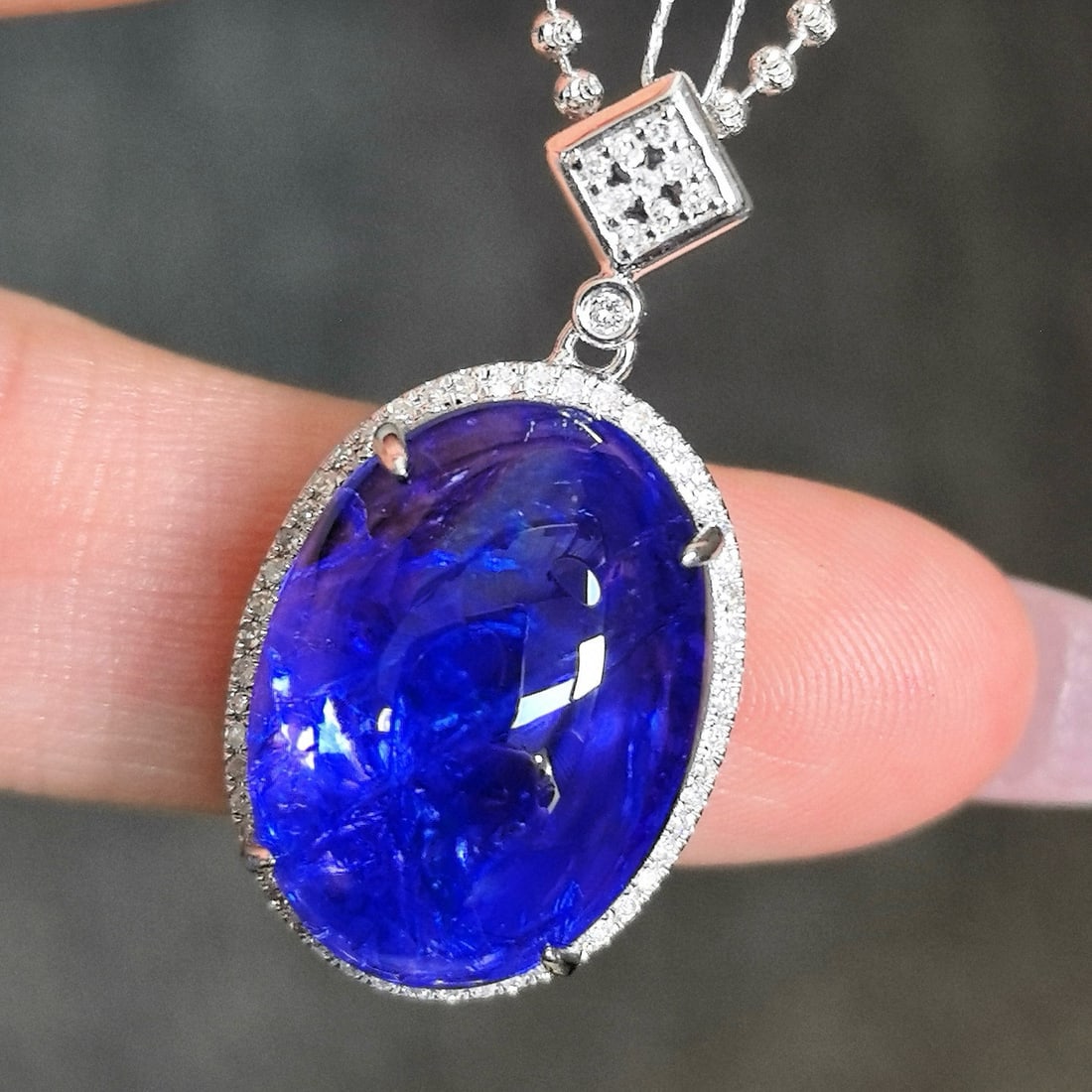 14k Gold 17.47 Ctw Natural Tanzanite & Diamond Pendant( Without Chain ): Ref:231060185 // gold content:14k gold // main gemstone:tanzanite // shape:oval // carat weight:17. 25ct // color:blue // treatment:natural // // adjacent gemstone 2 : diamond // shape:round //