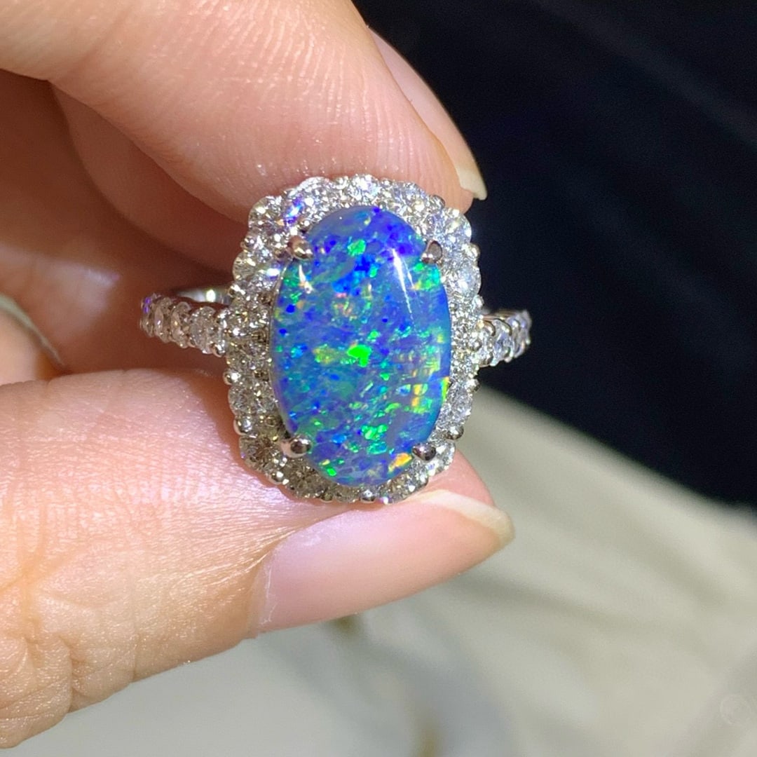 14k Gold 4.02 Ctw Natural Opal & Diamond Ring: Ref:231060187 // gold content:14k gold // ring size:7. 25us // // main gemstone:opal // shape:oval // carat weight:3. 02ct // color:color // treatment:natural // // adjacent gemstone 2 : diamond
