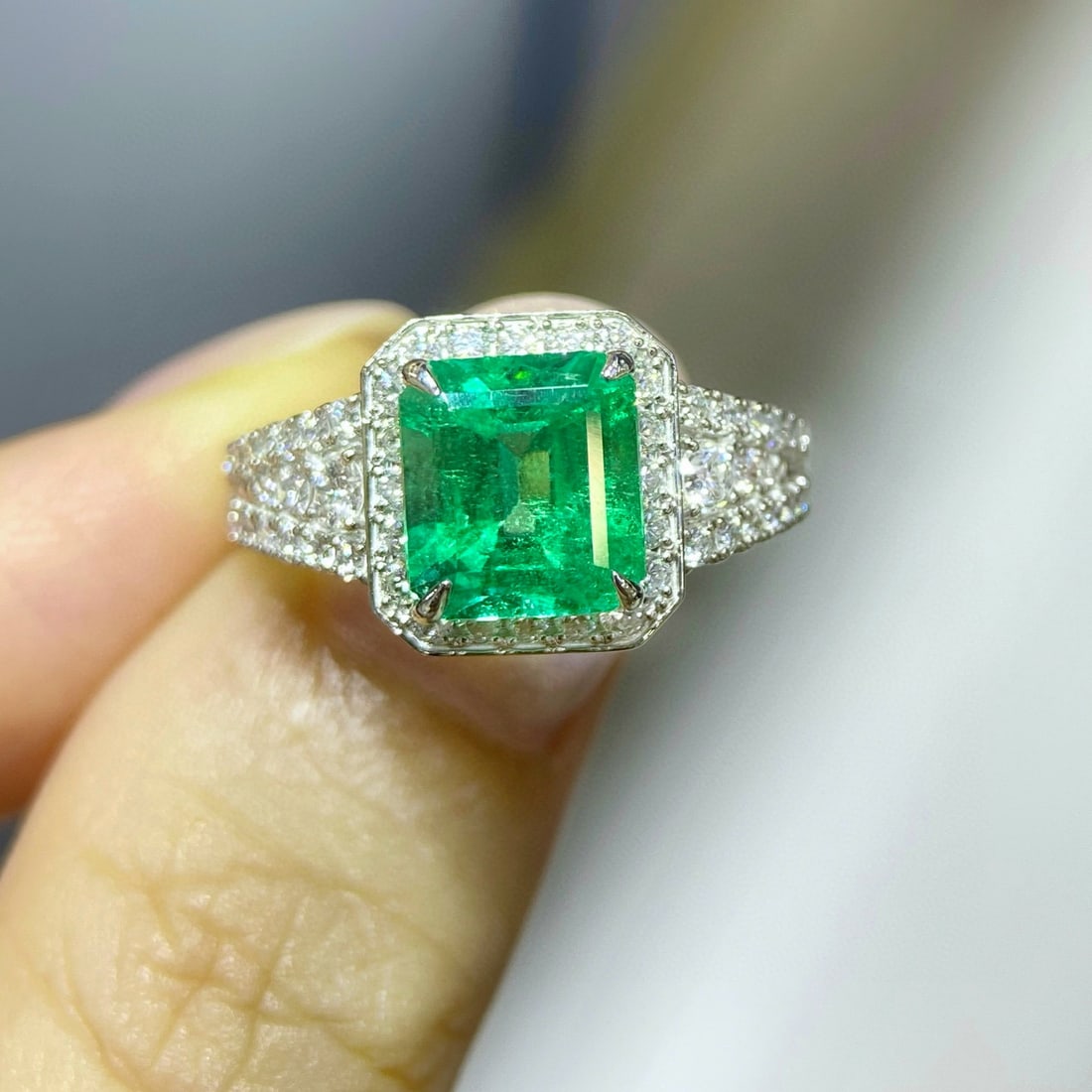 14k Gold 3.08 Ctw Vivid Green Natural Emerald & Diamond Ring - 3
