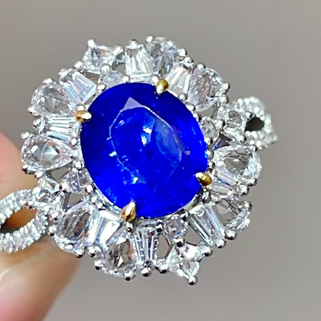 14k Gold 2 Ct Vivid Blue Natural Sapphire & Sapphire & Diamond Ring - 5