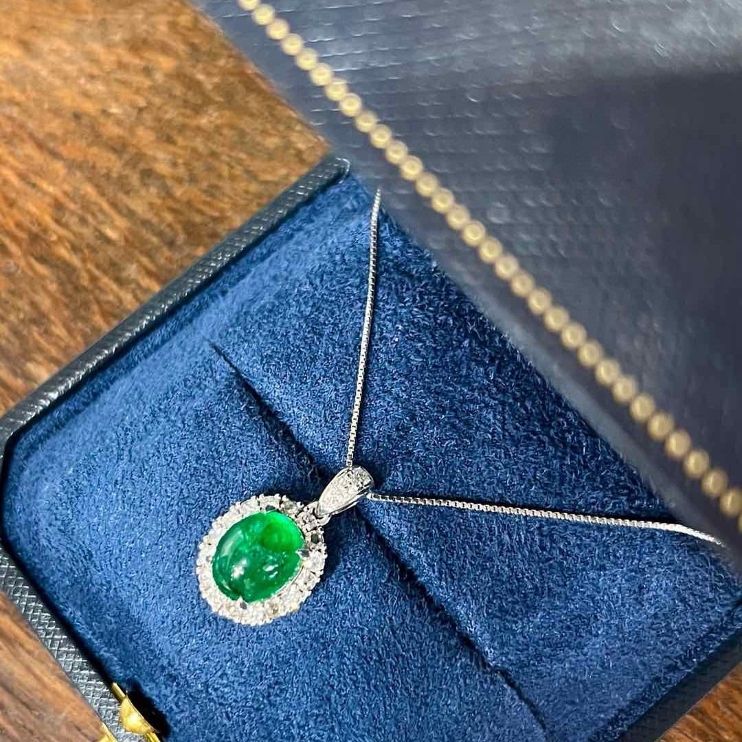 14k Gold 4.02 Ctw Vivid Green Natural Emerald & Diamond Pendant( Without Chain ): Ref:231060200 // gold content:14k gold // main gemstone:emerald // shape:oval // carat weight:3. 53ct // color:vivid green // treatment:natural // // adjacent gemstone 2 : diamond // shape:round //