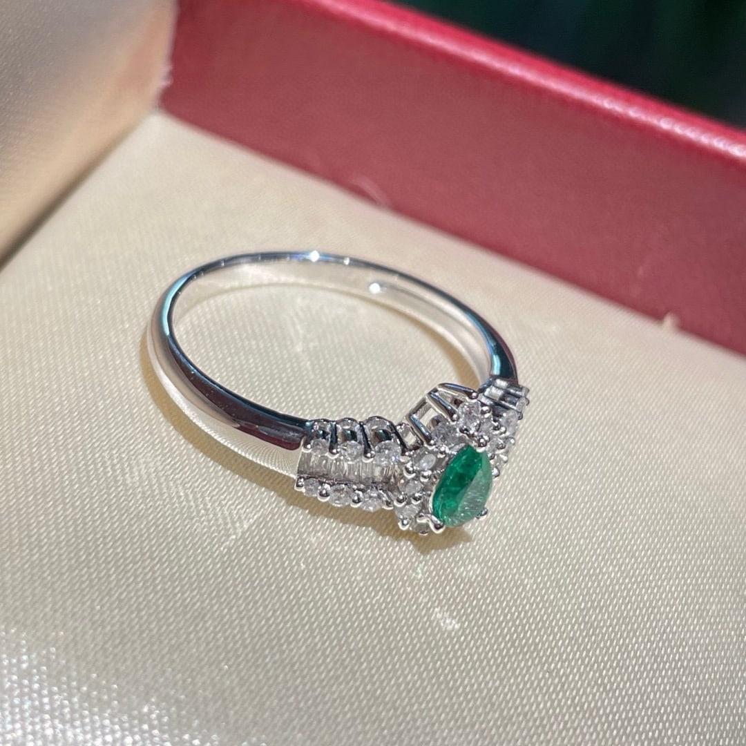 14k Gold 0.25 Ct Vivid Green Natural Emerald & Diamond Ring - 2