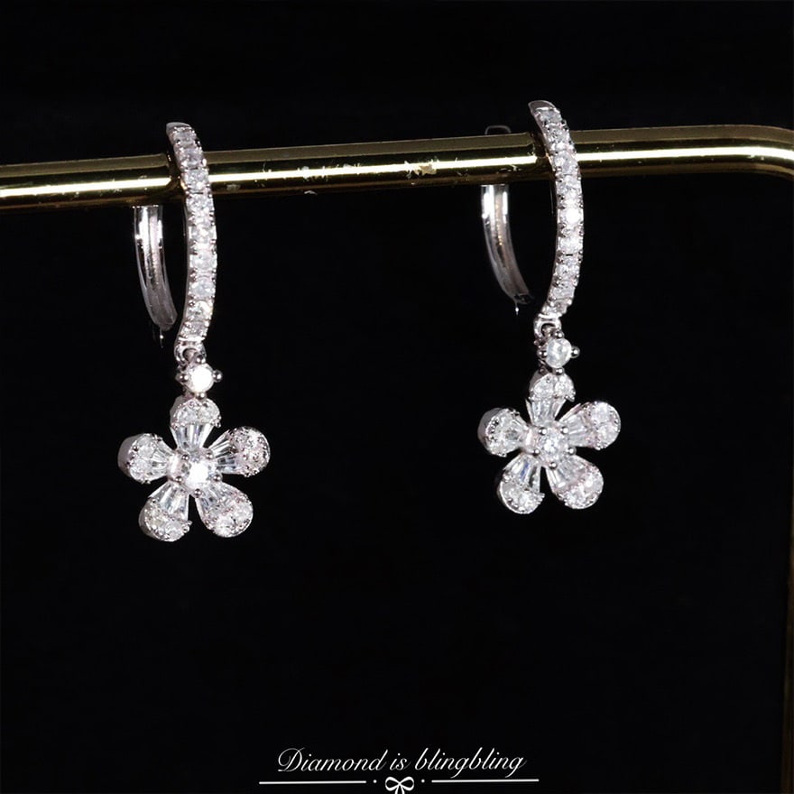 14k Gold 0.66 Ct Natural H Diamond Earrings: Ref:231060221 // gold content:14k gold // main gemstone:diamond // shape:multiply // carat weight:0. 66ct // clarity grade:vs-si // color:h // treatment:natural // Condition: NewLow Estimate: