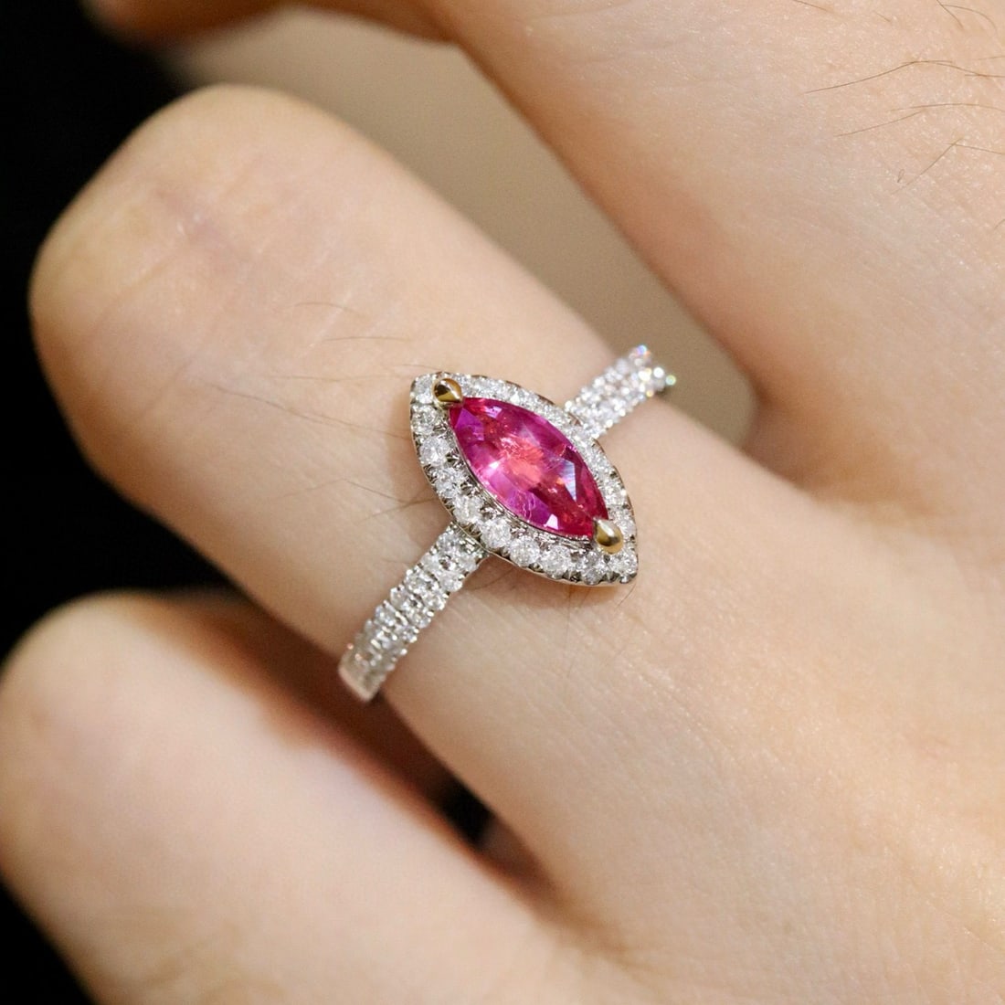 14k Gold 0.82 Ctw Natural Padparadscha Sapphire & Diamond Ring - 2