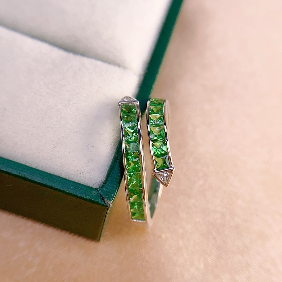 14k Gold 1.80 Ct Natural Tsavorite & Diamond Ring - 5