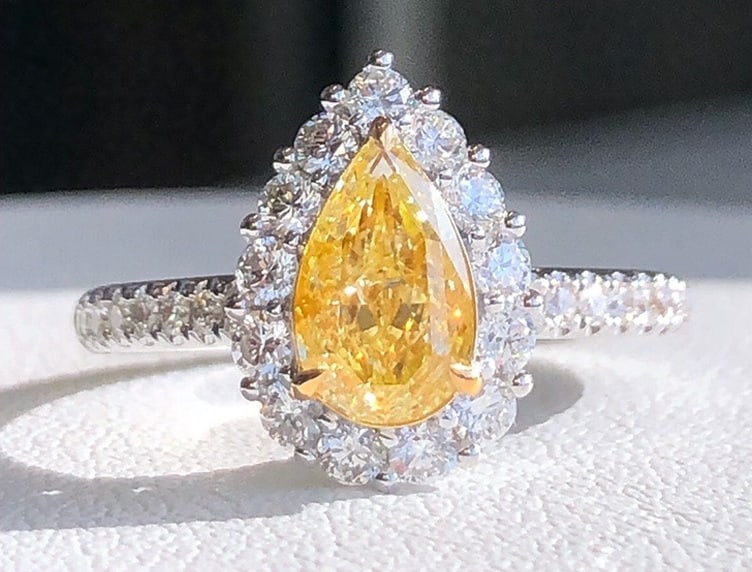 14k Gold 1.50 Ctw Natural Yellow Diamond & Diamond Ring: Ref:231060293 // gold content:14k gold // ring size:7. 25us // // main gemstone:yellow diamond // shape:pear // carat weight:1. 00ct // color:yellow // treatment:natural // // adjacent gemstone 2