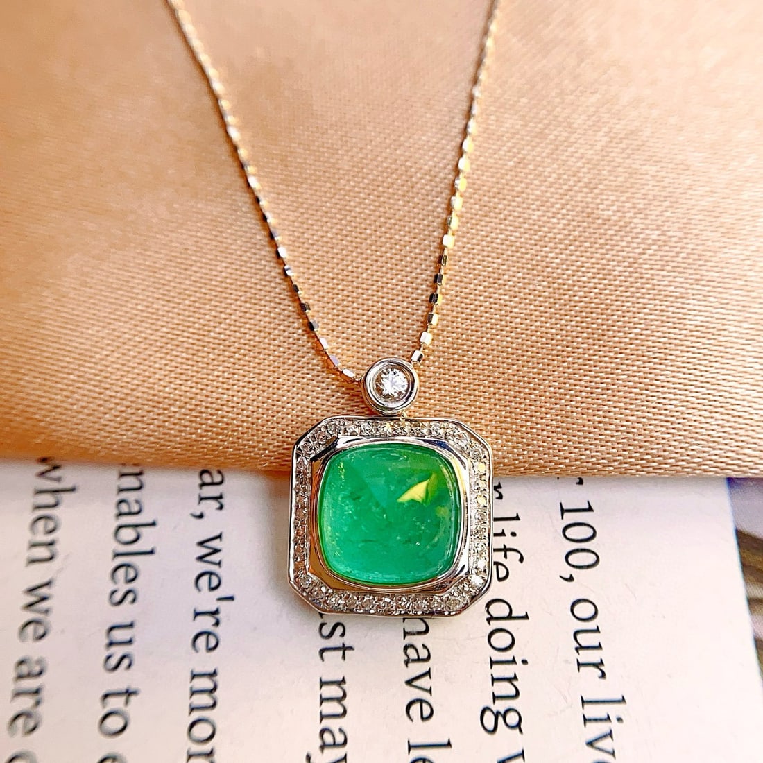 14k Gold 2.30 Ct Natural Emerald & Diamond & Sapphire Necklace: Ref:231060325 // gold content:14k gold // main gemstone:emerald // shape:sugar-loaf // carat weight:2. 30ct // color:green // treatment:natural // // adjacent gemstone 2 : diamond // number of stones:
