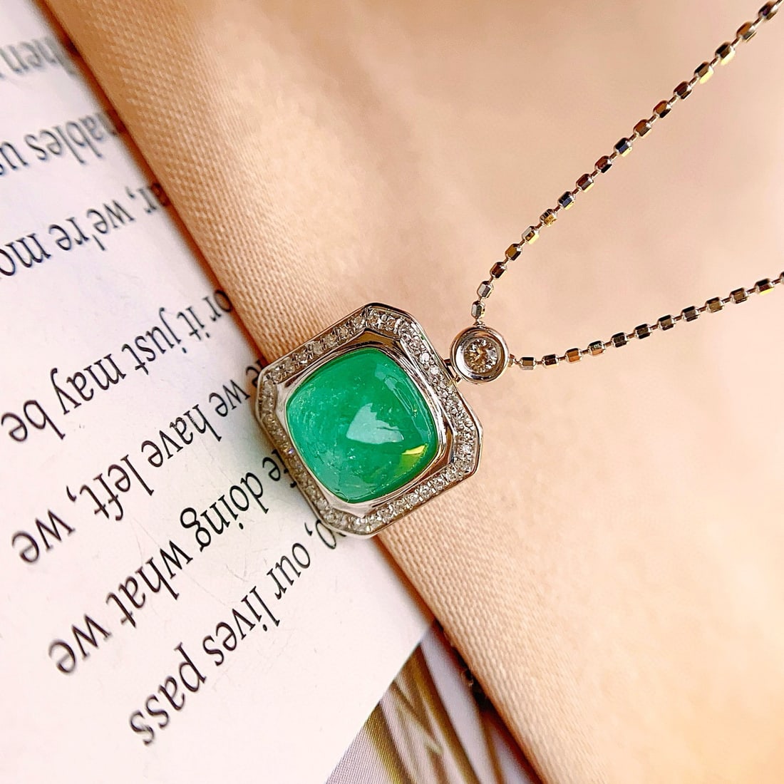 14k Gold 2.30 Ct Natural Emerald & Diamond & Sapphire Necklace - 3