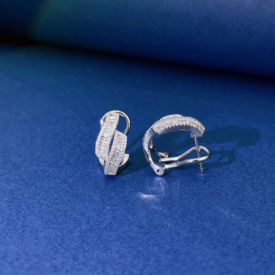 14k Gold 0.50 Ct Natural H Diamond Earrings: Ref:231060328 // gold content:14k gold // main gemstone:diamond // shape:multiply // carat weight:0. 50ct // clarity grade:vs-si // color:h // treatment:natural // Condition: NewLow Estimate: