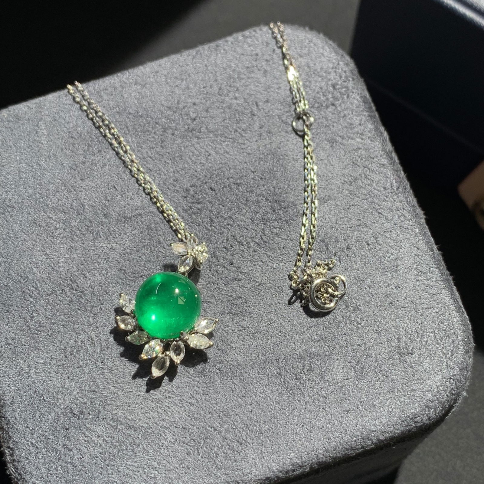 14k Gold 3.40 Ctw Natural Emerald & Diamond Necklace - 5