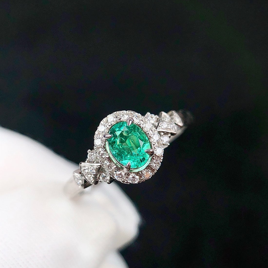 14k Gold 0.42 Ctw Natural Emerald & Diamond Ring - 9