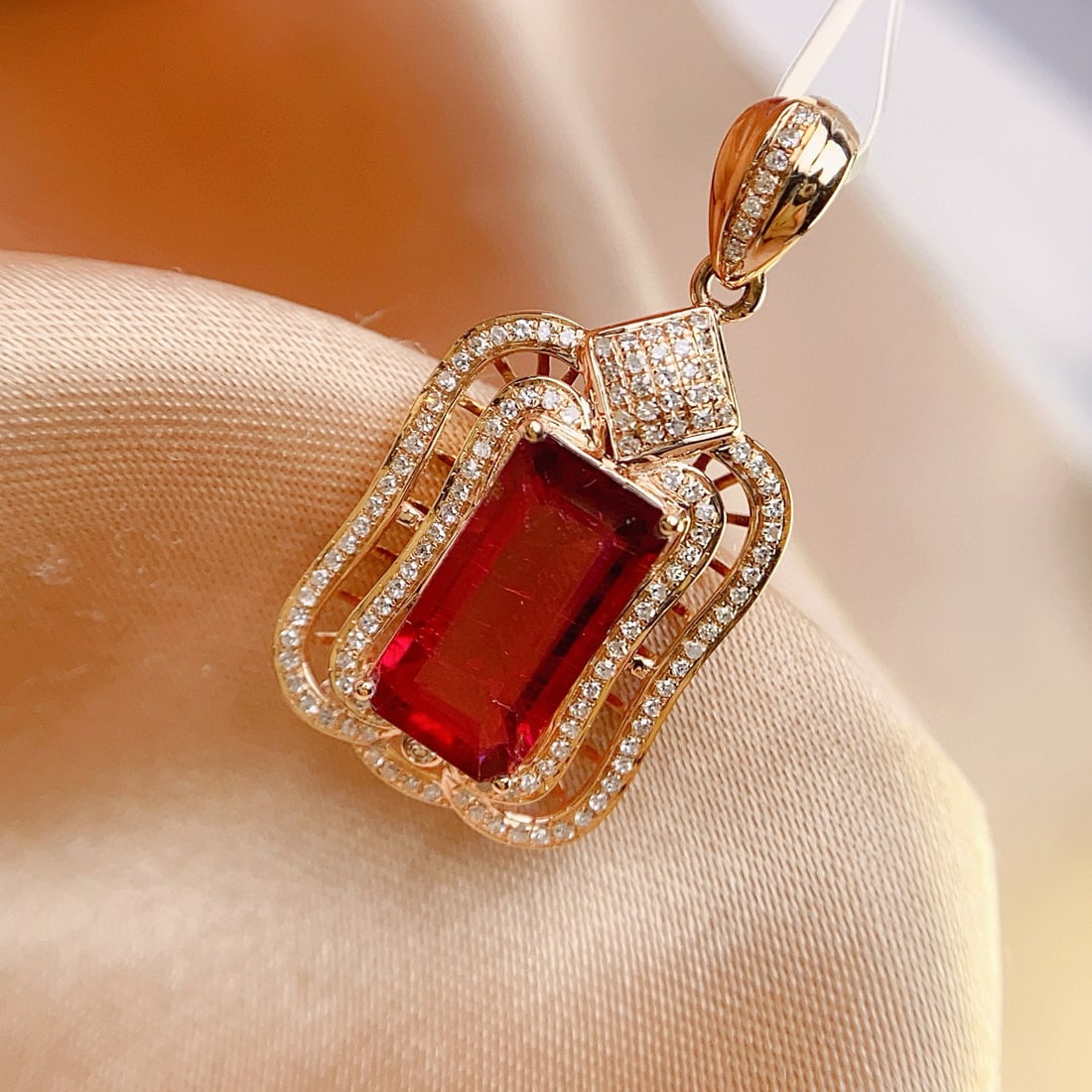 14k Gold 2.65 Ct Natural Tourmaline & Diamond Pendant( Without Chain ): Ref:231060366 // gold content:14k gold // main gemstone:tourmaline // shape:octagonal // carat weight:2. 65ct // color:red // treatment:natural // // adjacent gemstone 2 : diamond // number of stones: